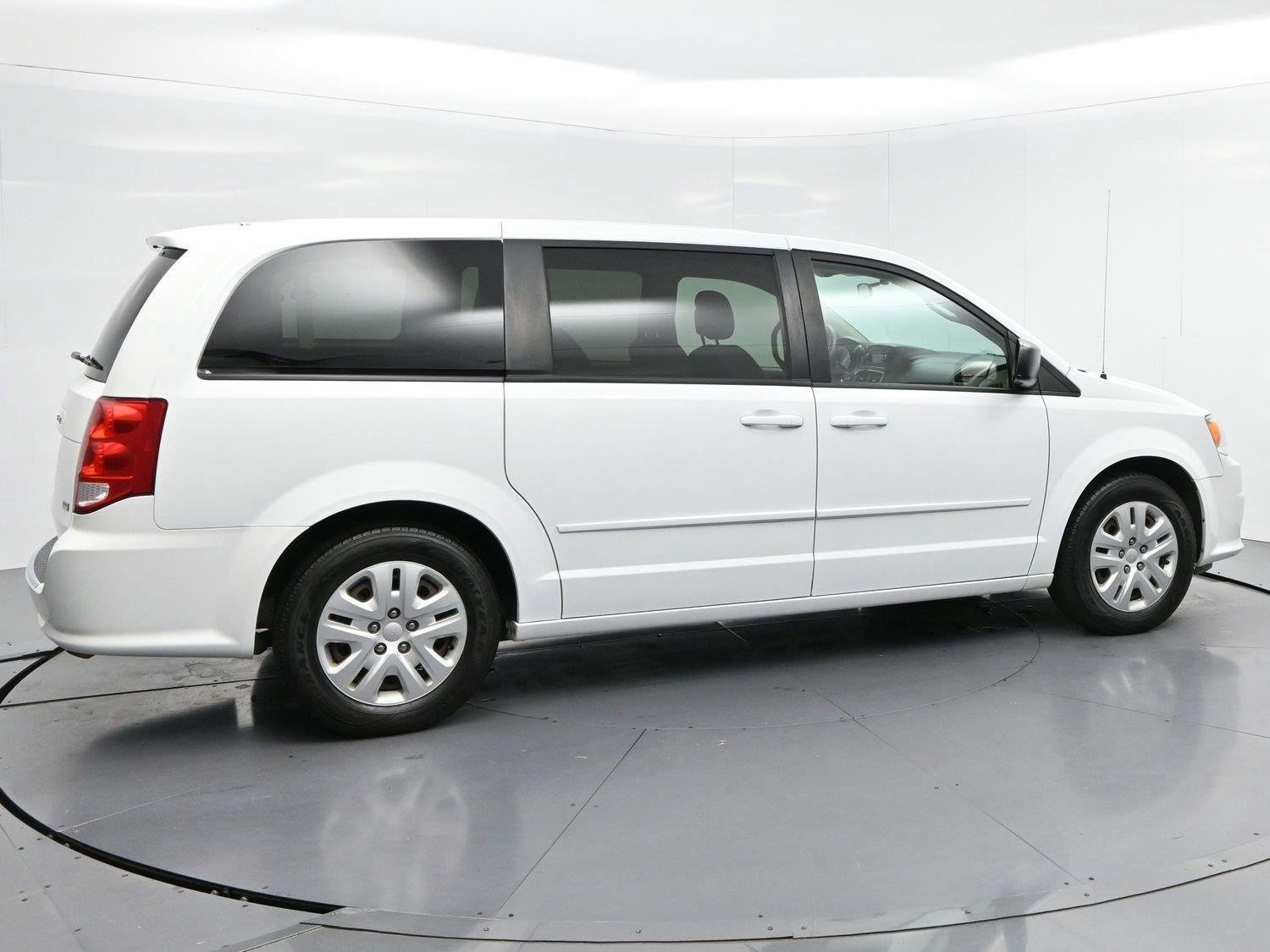 Used 2017 Dodge Grand Caravan SE FWD image 8