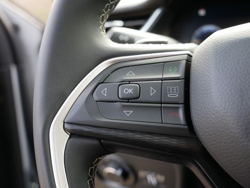 Used 2023 Jeep Grand Cherokee L Laredo image 28