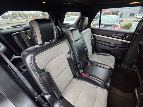Used 2017 Ford Explorer XLT w/ Equipment Group 202A image 19