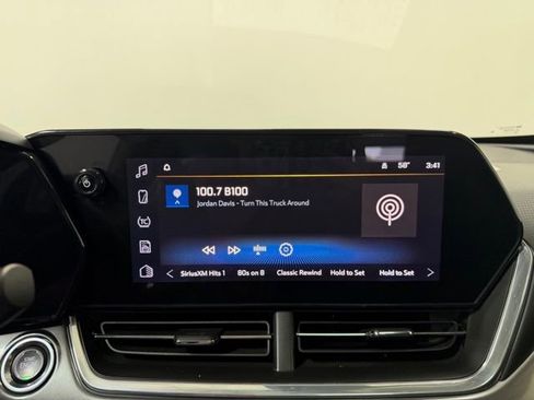 Used 2025 Chevrolet Trax ACTIV w/ Sunroof Package FWD image 17