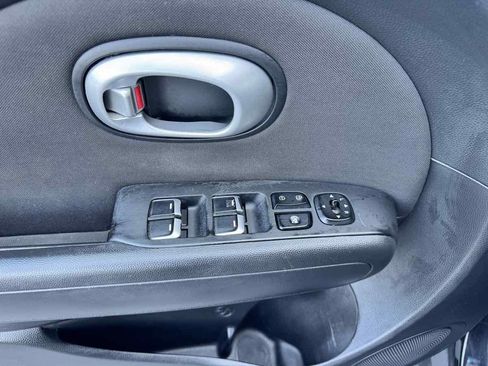 Used 2019 Kia Soul FWD image 33