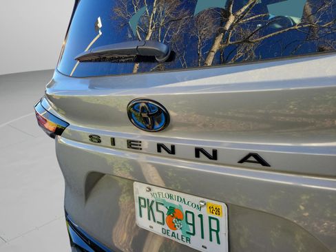 Certified 2024 Toyota Sienna XSE w/ XSE Premium Package image 19