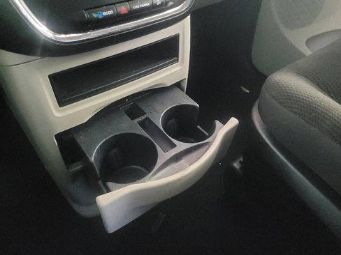 Used 2019 Dodge Grand Caravan SE w/ UConnect Hands-Free Group FWD image 26
