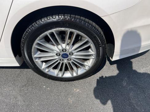 Used 2016 Ford Fusion SE w/ Equipment Group 202A image 9