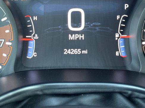 Used 2025 Jeep Compass Latitude w/ Convenience Group AWD/4WD image 39