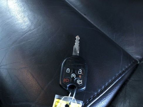 Used 2014 Ford Explorer XLT w/ Equipment Group 202A AWD/4WD image 34