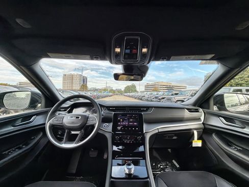 New 2025 Jeep Grand Cherokee L Altitude image 22