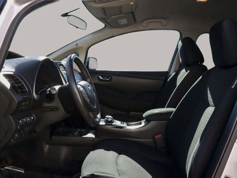 Used 2015 Nissan Leaf S image 17