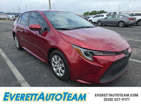 Used 2022 Toyota Corolla LE image 1