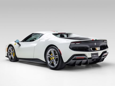 Used 2022 Ferrari 296 GTB RWD image 5