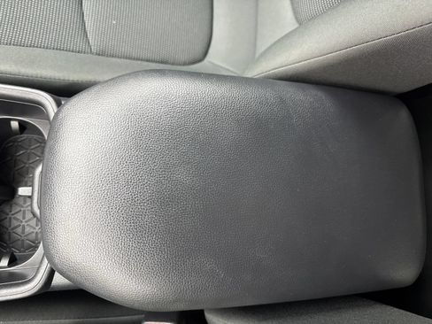 Used 2023 Toyota RAV4 LE FWD image 31