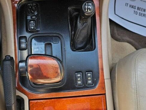 Used 2000 Lexus LX 470 4WD image 21