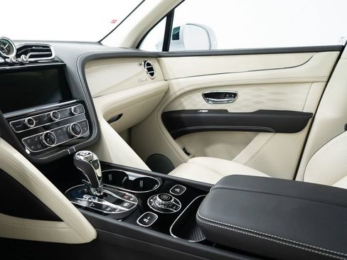 Certified 2023 Bentley Bentayga Extended Wheelbase AWD/4WD image 29