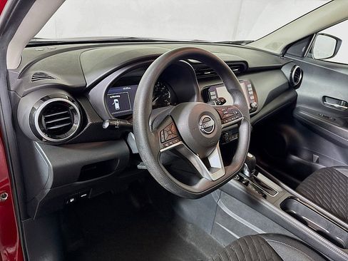 Used 2022 Nissan Kicks SV image 9