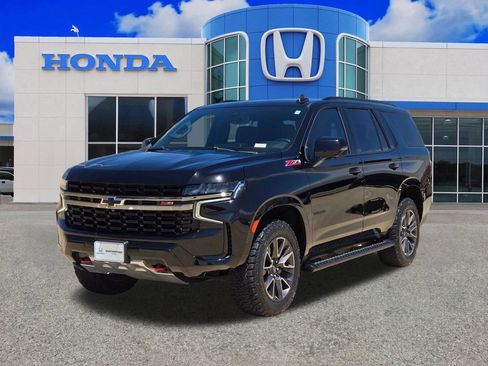 Used 2022 Chevrolet Tahoe Z71 w/ Luxury Package AWD/4WD image 7