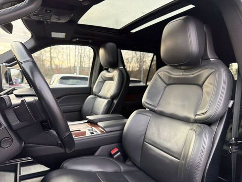 Used 2024 Lincoln Navigator Reserve image 12