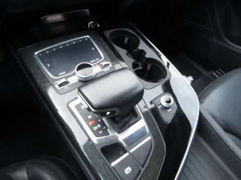 Used 2018 Audi Q7 3.0T Premium Plus w/ Premium Plus Package image 27