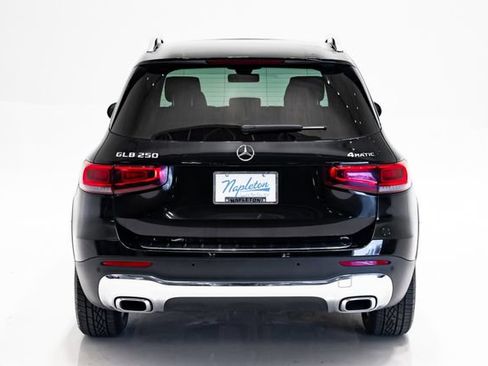 Used 2023 Mercedes-Benz GLB 250 4MATIC w/ Premium Package image 29