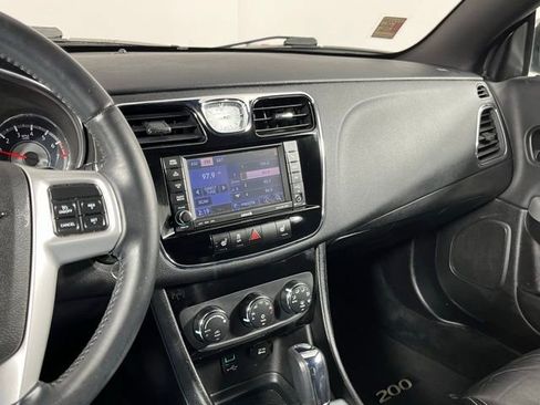 Used 2013 Chrysler 200 Limited image 15
