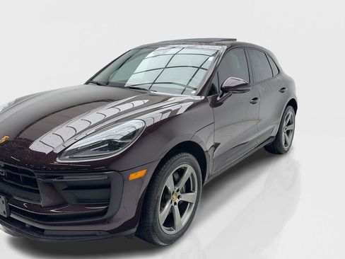 Used 2023 Porsche Macan image 3