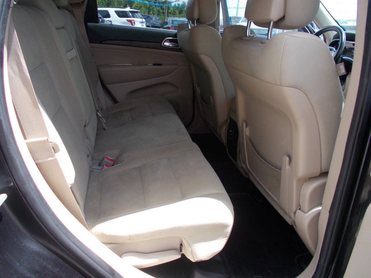 Used 2015 Jeep Grand Cherokee Laredo RWD image 8