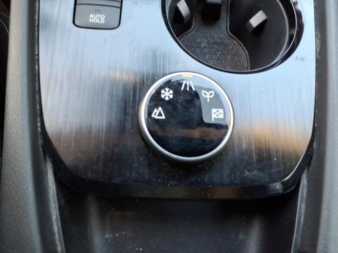 Used 2023 Nissan Rogue S image 32