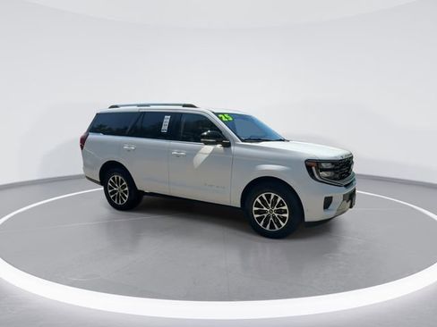 Used 2025 Ford Expedition Platinum AWD/4WD image 2