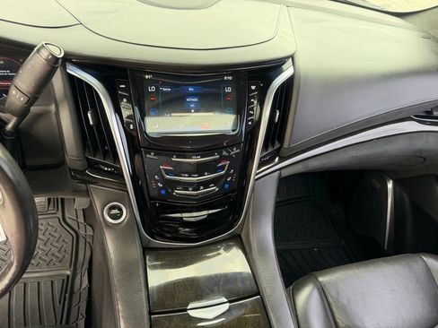 Used 2018 Cadillac Escalade ESV Platinum AWD/4WD image 36