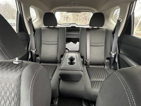 Used 2017 Nissan Rogue SV w/ SV Premium Package image 30