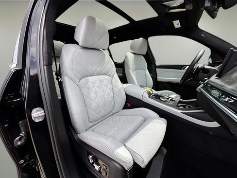 Used 2025 BMW X7 xDrive40i w/ Premium Package AWD/4WD image 22
