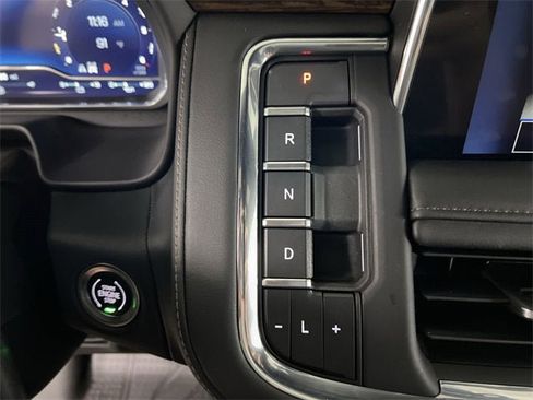 Used 2023 Chevrolet Suburban High Country image 15