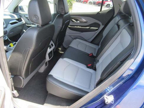 Used 2023 GMC Terrain SLT FWD image 32
