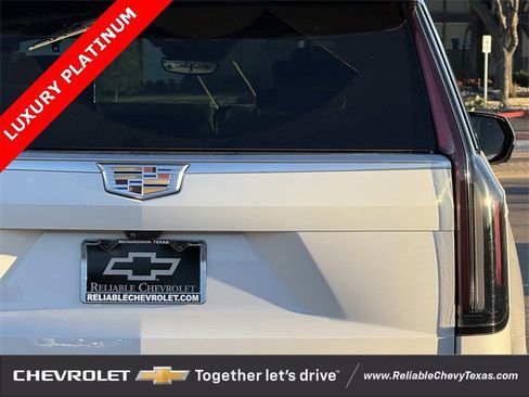 Used 2021 Cadillac Escalade Premium Luxury Platinum image 11