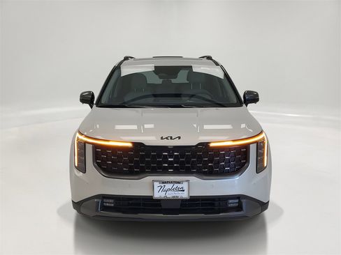 Certified 2025 Kia Carnival SX w/ SX Dark Edition Package image 2