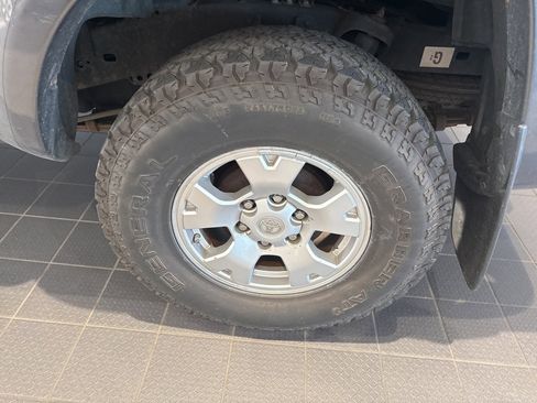 Used 2014 Toyota Tacoma 4x4 Double Cab image 9