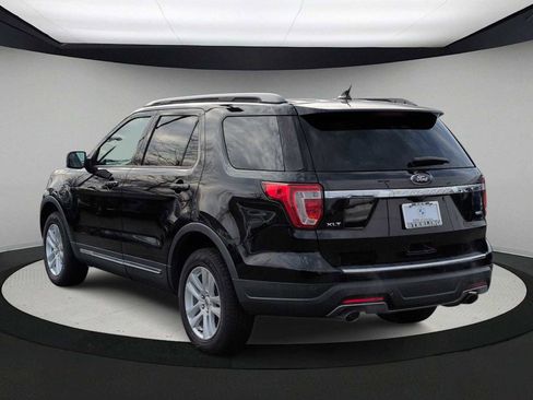 Used 2018 Ford Explorer XLT w/ Equipment Group 202A image 6