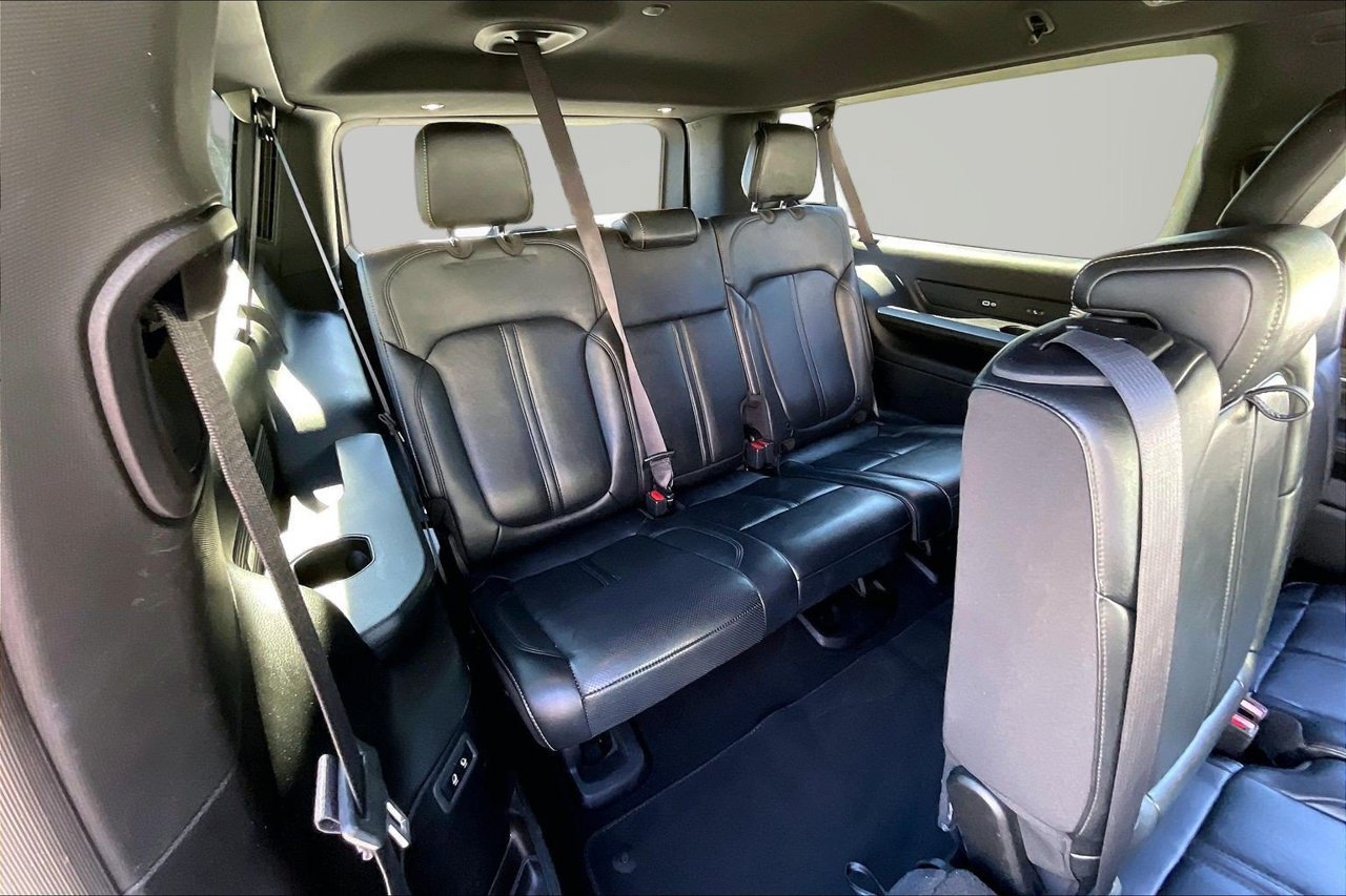 Certified 2024 Jeep Wagoneer L Series II AWD/4WD image 25