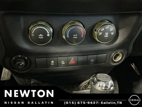 Used 2018 Jeep Wrangler Unlimited Sahara AWD/4WD image 31