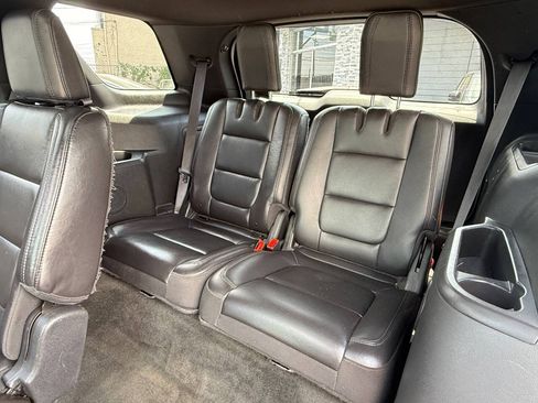 Used 2014 Ford Explorer XLT w/ Equipment Group 202A AWD/4WD image 14
