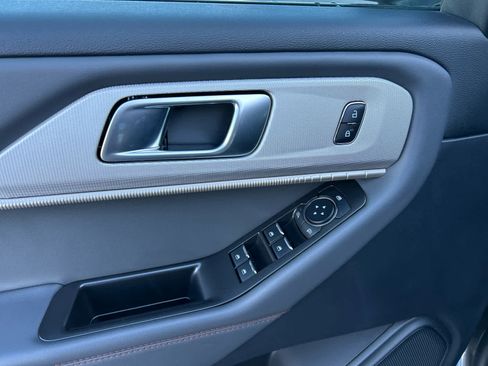 Certified 2025 Ford Explorer Active image 29