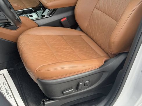 Used 2025 Kia Telluride AWD image 14