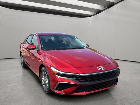 Certified 2024 Hyundai Elantra SEL FWD image 7