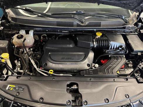 Used 2021 Chrysler Pacifica Touring-L w/ Uconnect Theater Family Group AWD/4WD image 25
