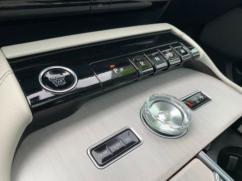 Certified 2025 Lincoln Navigator Reserve AWD/4WD image 24