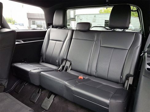 Certified 2021 Ford Expedition XLT image 12