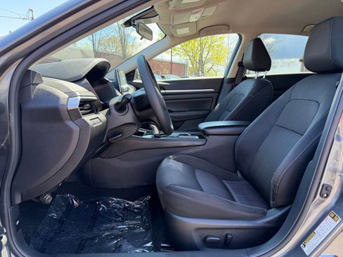 Used 2023 Nissan Altima 2.5 SV FWD image 12