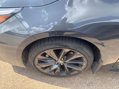 Used 2025 Toyota Corolla SE image 2