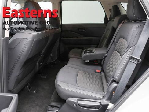 Used 2025 Nissan Pathfinder SV FWD image 21