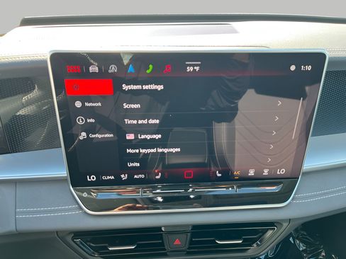 New 2025 Volkswagen Tiguan SE image 17