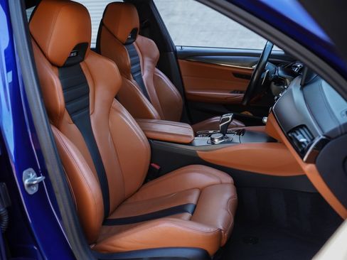 Used 2023 BMW M5 image 24